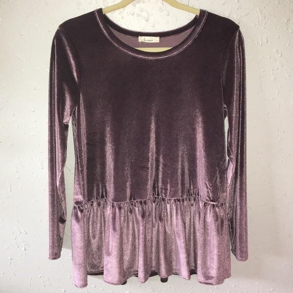 Tops - Velvet peplum top 🦄